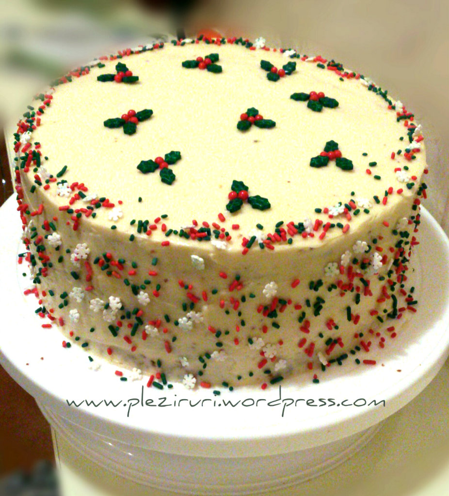 Tort cu morcovi si crema de unt cu bezea si ciocolata alba