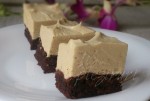 Brownie cu crema de branza si unt de arahide