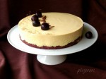 Tort cu cirese si mousse de scortisoara caramelizata