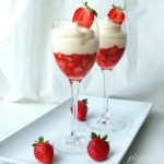 Cupa cu capsuni si spuma de sampanie