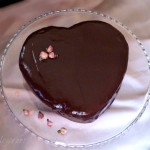 Tort cu ciocolata, vin rosu si zmeura