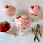 Cupe cu vanilie si spuma de capsuni