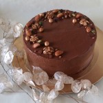 Tort cu stafide, nuca si ciocolata