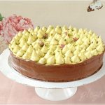 Tort cu ciocolata, alune si fistic