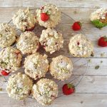 Muffins (briose) cu capsuni si migdale