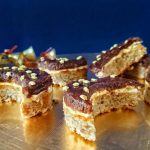 Semiluni cu nuci si ciocolata