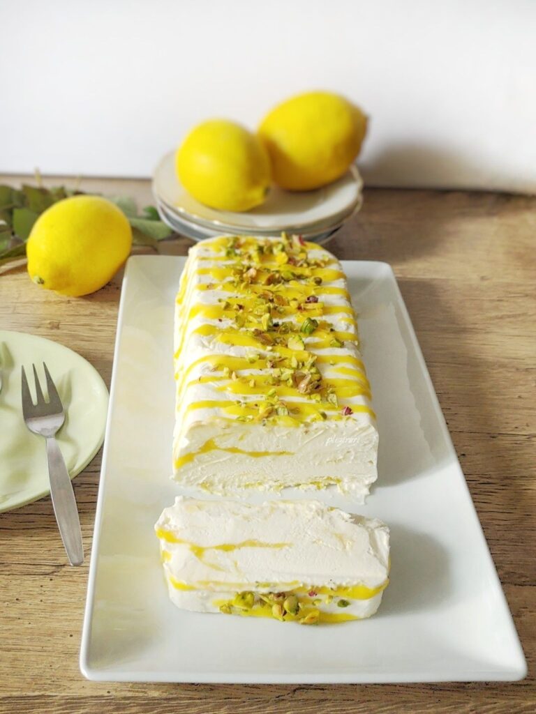 Semifreddo cu lămâie - înghețată fără aparat felie tăiată